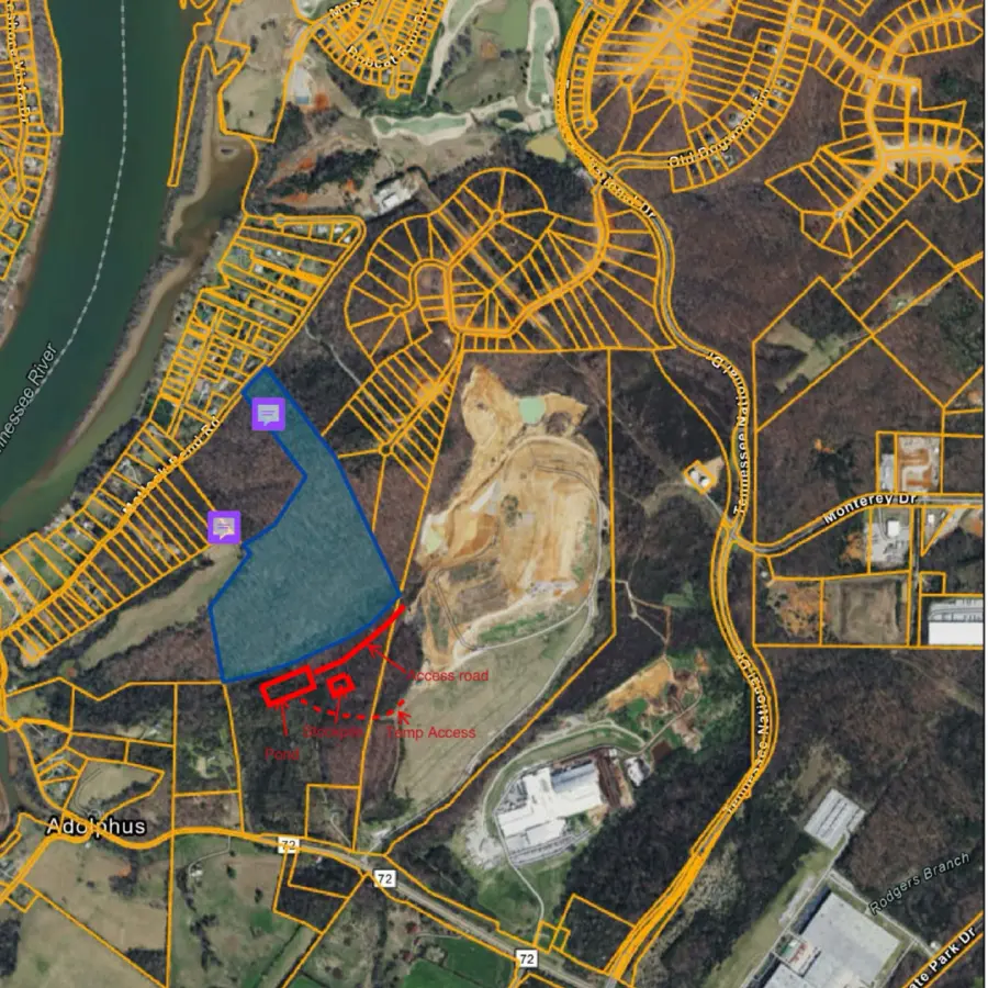 Map of the landfill site showing subdivided residential parcels pressing against it to the north and east, and the Tennessee River to the west.